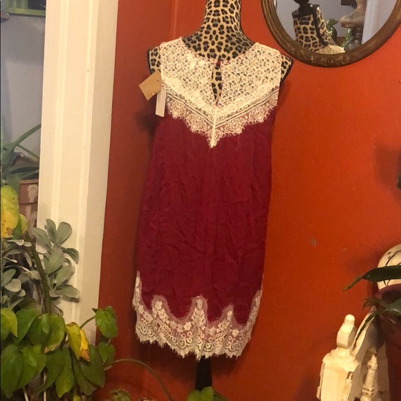 red lace dress - Picture 5 of 8